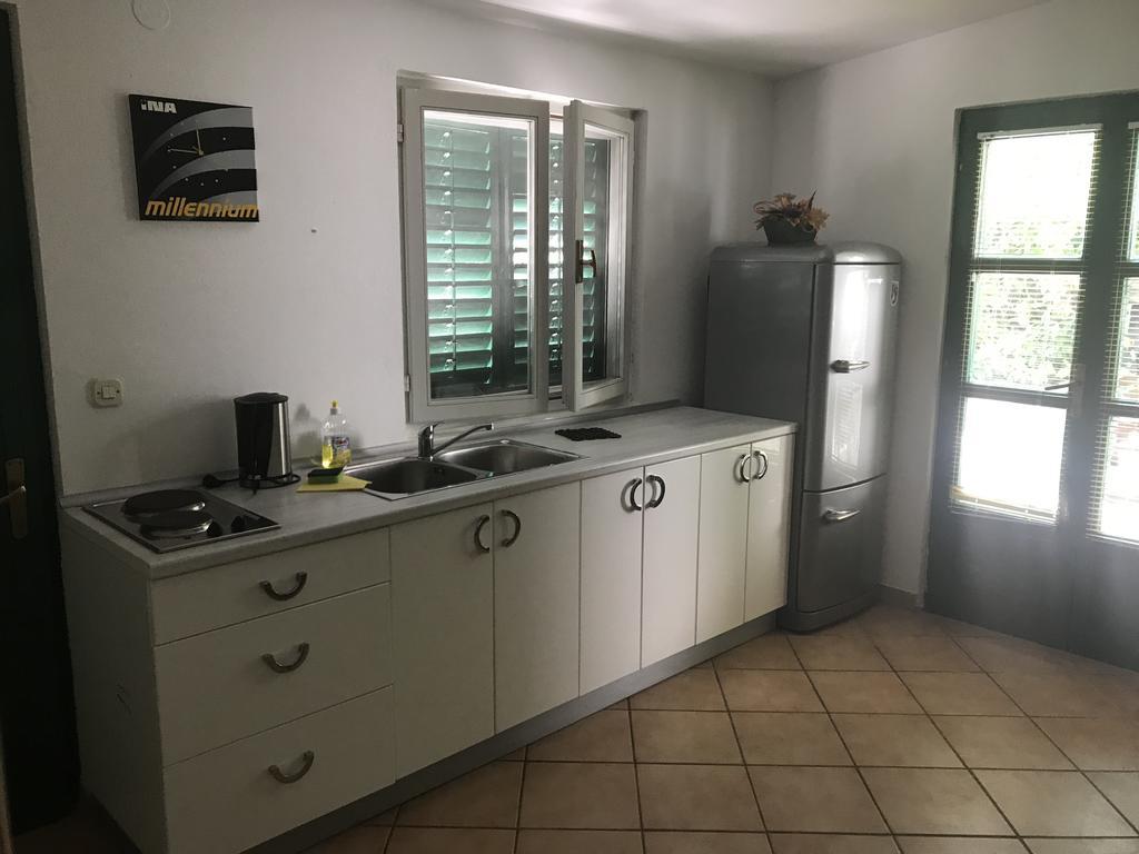 Guesthouse Davorka Bijelic 穆泰尔岛 外观 照片