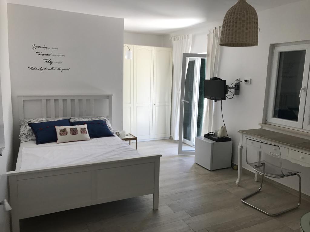 Guesthouse Davorka Bijelic 穆泰尔岛 外观 照片
